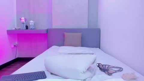 Kylie online show from February 25, 9:15 pm