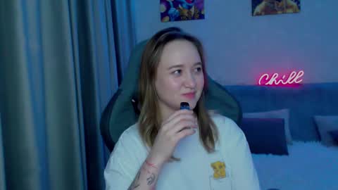 _lalune_ online show from February 16, 8:44 pm