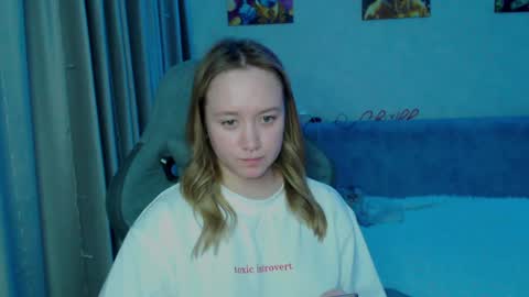 _lalune_ online show from January 25, 2:14 pm