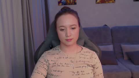 _lalune_ online show from March 5, 4:45 am