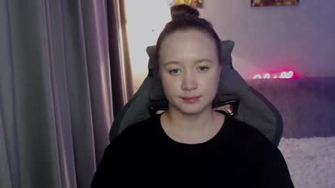 _lalune_ online show from October 10, 1:06 pm