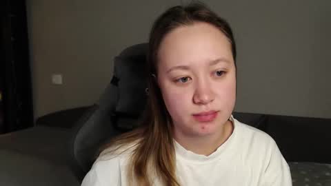 _lalune_ online show from December 18, 3:13 am