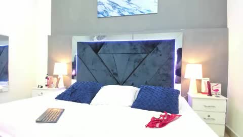 Lauralove online show from March 27, 9:05 pm