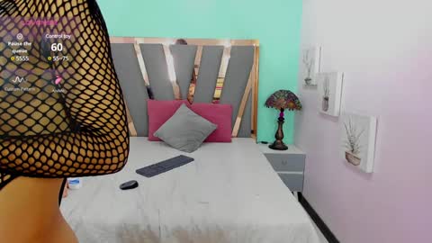 Snapshot of _lemmon_ chatting on February 7, 5:51 pm L E M M O N online show from February 7, 5:51 pm