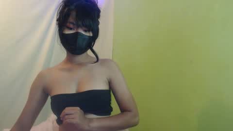 _lilies_gigi_ online show from March 12, 10:17 pm