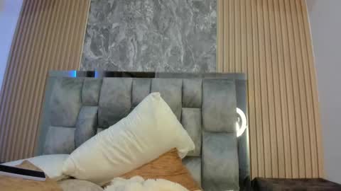 _liv__ online show from February 28, 1:09 am