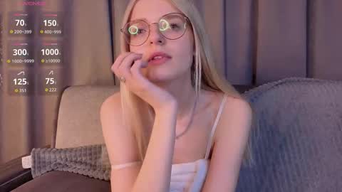 Monica online show from October 7, 5:42 pm