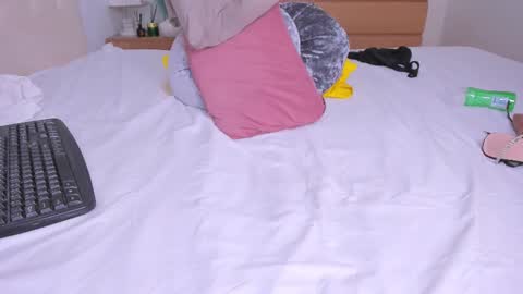 Lynna online show from November 19, 12:10 am