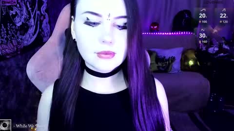 Mia online show from February 7, 7:06 pm