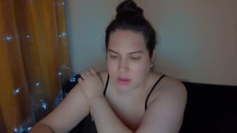 Snapshot of _madalexa_ chatting on December 21, 10:30 pm Alexa online show from December 21, 10:30 pm