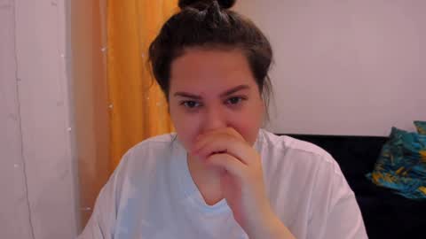 Snapshot of _madalexa_ chatting on February 2, 9:40 am Alexa online show from February 2, 9:40 am