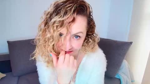 Lady Chanel online show from December 4, 2:27 pm