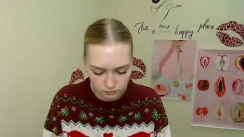 Snapshot of _mademoiselle_e chatting on January 11, 12:40 pm Clara online show from January 11, 12:40 pm