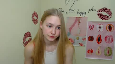 Snapshot of _mademoiselle_e chatting on January 24, 1:25 pm Clara online show from January 24, 1:25 pm