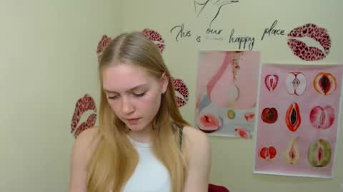 Snapshot of _mademoiselle_e chatting on January 25, 4:03 pm Clara online show from January 25, 4:03 pm