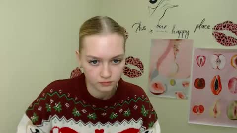 Snapshot of _mademoiselle_e chatting on January 11, 3:42 pm Clara online show from January 11, 3:42 pm