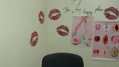 Snapshot of _mademoiselle_e chatting on January 15, 7:15 am Clara online show from January 15, 7:15 am