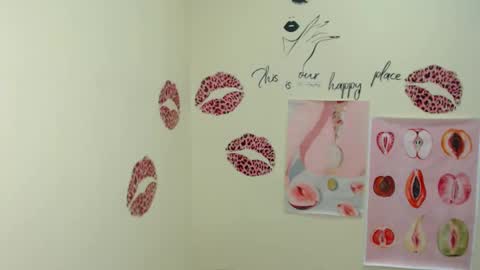 Snapshot of _mademoiselle_e chatting on February 9, 7:15 am Clara online show from February 9, 7:15 am