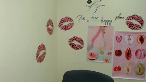 Snapshot of _mademoiselle_e chatting on January 29, 6:33 am Clara online show from January 29, 6:33 am