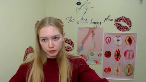 Snapshot of _mademoiselle_e chatting on January 25, 6:45 am Clara online show from January 25, 6:45 am
