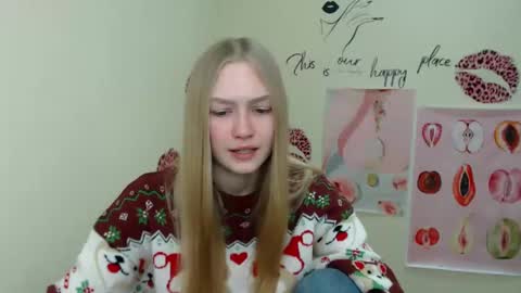 Snapshot of _mademoiselle_e chatting on January 18, 7:28 am Clara online show from January 18, 7:28 am