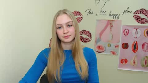 Snapshot of _mademoiselle_e chatting on February 26, 10:27 am Clara online show from February 26, 10:27 am