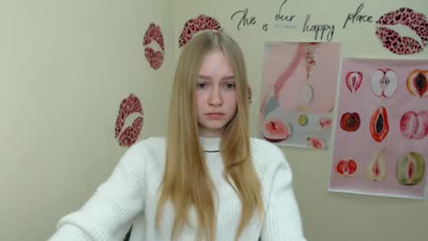 Snapshot of _mademoiselle_e chatting on January 12, 10:23 am Clara online show from January 12, 10:23 am