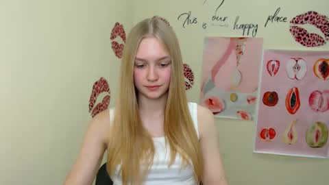 Snapshot of _mademoiselle_e chatting on February 2, 1:30 pm Clara online show from February 2, 1:30 pm