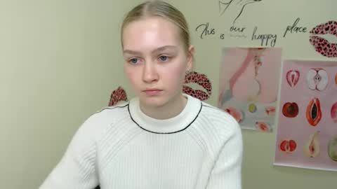 Snapshot of _mademoiselle_e chatting on January 17, 1:56 pm Clara online show from January 17, 1:56 pm