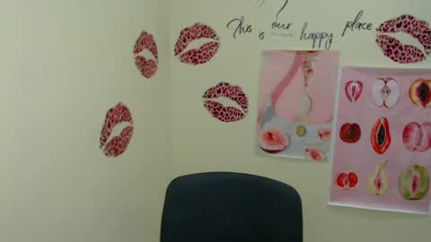 Snapshot of _mademoiselle_e chatting on January 9, 6:59 am Clara online show from January 9, 6:59 am