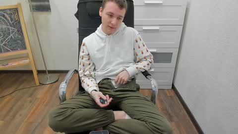 Snapshot of _maelstrom_ chatting on December 8, 3:13 pm _maelstrom_ online show from December 8, 3:13 pm