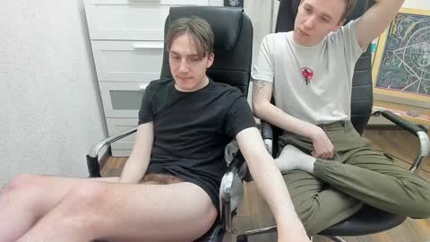 Snapshot of _maelstrom_ chatting on December 6, 2:51 am _maelstrom_ online show from December 6, 2:51 am