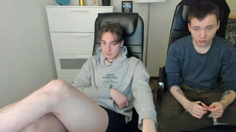 Snapshot of _maelstrom_ chatting on December 5, 8:38 pm _maelstrom_ online show from December 5, 8:38 pm