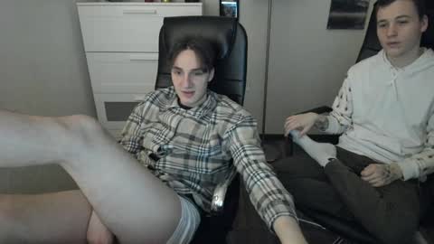 Snapshot of _maelstrom_ chatting on December 3, 8:22 am _maelstrom_ online show from December 3, 8:22 am