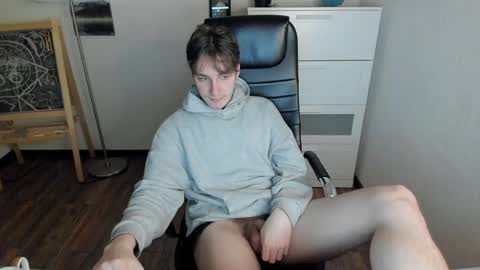 Snapshot of _maelstrom_ chatting on December 20, 6:45 pm _maelstrom_ online show from December 20, 6:45 pm