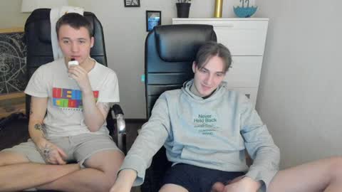 Snapshot of _maelstrom_ chatting on December 9, 12:34 am _maelstrom_ online show from December 9, 12:34 am