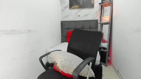 Mikoto  Alexia online show from December 21, 1:17 pm