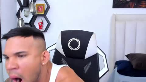 Snapshot of _matthew_santos_ chatting on February 28, 1:58 am _matthew_santos_ online show from February 28, 1:58 am