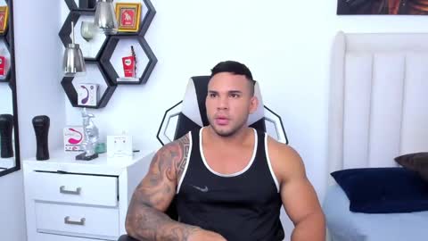 Snapshot of _matthew_santos_ chatting on February 25, 10:31 pm _matthew_santos_ online show from February 25, 10:31 pm