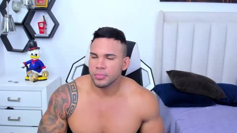 Snapshot of _matthew_santos_ chatting on January 23, 9:29 pm _matthew_santos_ online show from January 23, 9:29 pm
