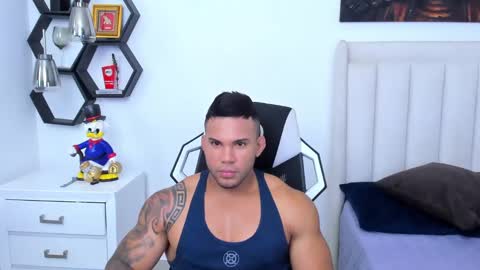 Snapshot of _matthew_santos_ chatting on January 28, 2:43 am _matthew_santos_ online show from January 28, 2:43 am