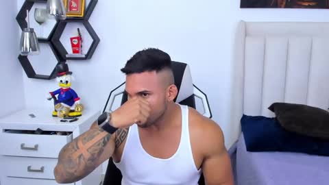 Snapshot of _matthew_santos_ chatting on January 21, 2:33 am _matthew_santos_ online show from January 21, 2:33 am