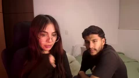 max and abby online show from June 5, 1:01 am
