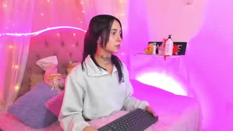 Snapshot of _mia_9 chatting on February 17, 9:10 pm Mia online show from February 17, 9:10 pm