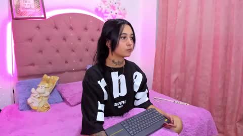 Snapshot of _mia_9 chatting on December 30, 12:00 am Mia online show from December 30, 12:00 am
