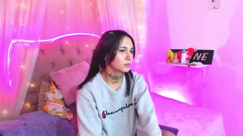 Snapshot of _mia_9 chatting on February 26, 12:09 am Mia online show from February 26, 12:09 am