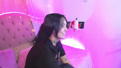 Snapshot of _mia_9 chatting on February 19, 1:51 am Mia online show from February 19, 1:51 am
