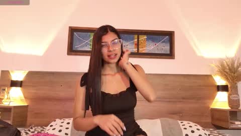 Mia online show from March 13, 2:20 pm