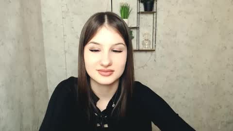 Mia online show from March 5, 5:29 pm