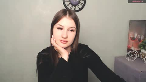 Mia online show from March 9, 5:28 pm